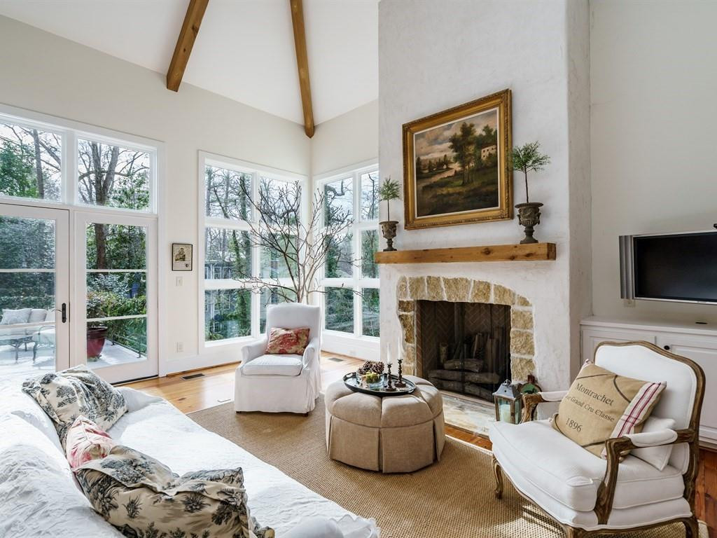 801 Rosemont Avenue Raleigh, NC 27607 - Photo 4 of 25 Light & Bright