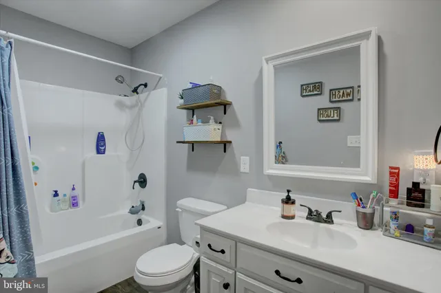 $359,900 | 10193 Cardinal Drive, Orrstown, PA 17244