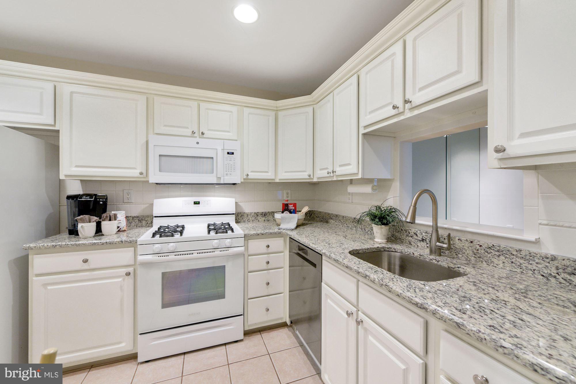 29 Village Lane Mount Laurel, NJ 08054 - Photo 26 of 31 Granite Counter tops