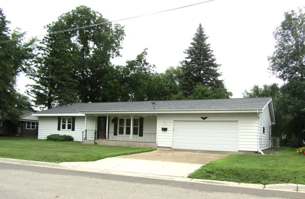 $318,900 | 407 Eichelberger Avenue, Montevideo, MN 56265