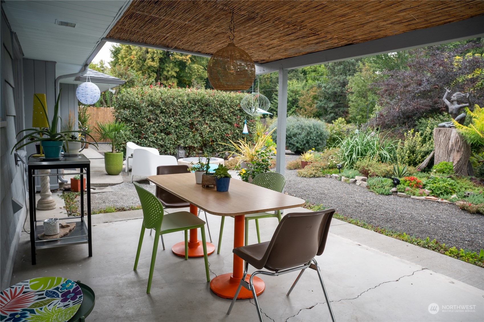 1739 Center Street Walla Walla, WA 99362 - Photo 34 of 40 a view of an outdoor dining space with a table and chairs