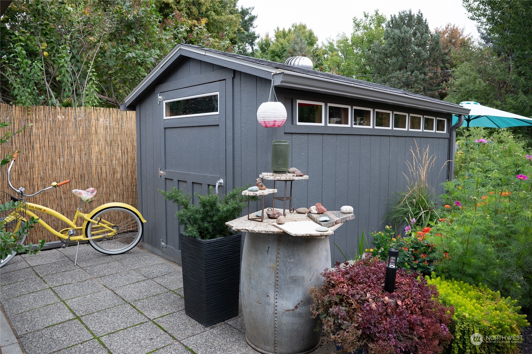 1739 Center Street Walla Walla, WA 99362 - Photo 36 of 40 a backyard of a house with table and chairs