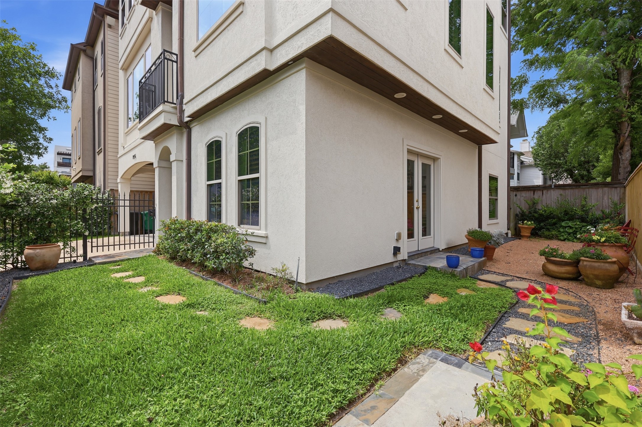 1956 Welch Street Houston, TX 77019 - Photo 3 of 29 Front yard wraps around to side yard