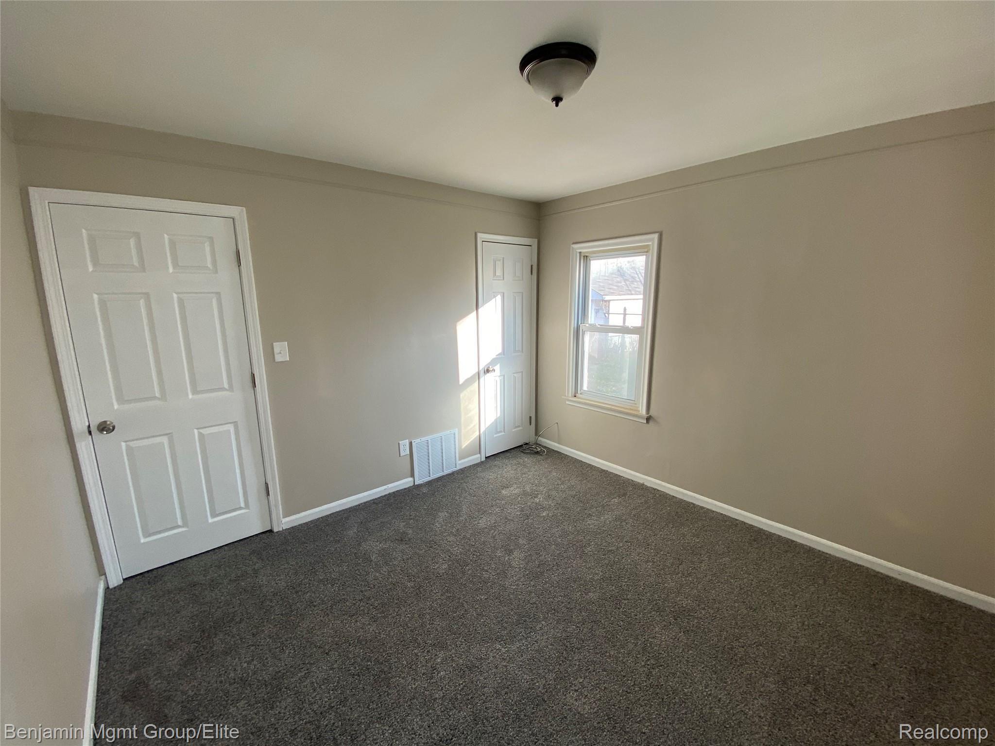 22812 Roxana Avenue Eastpointe, MI 48021 - Photo 12 of 15 IMG_2222.JPG