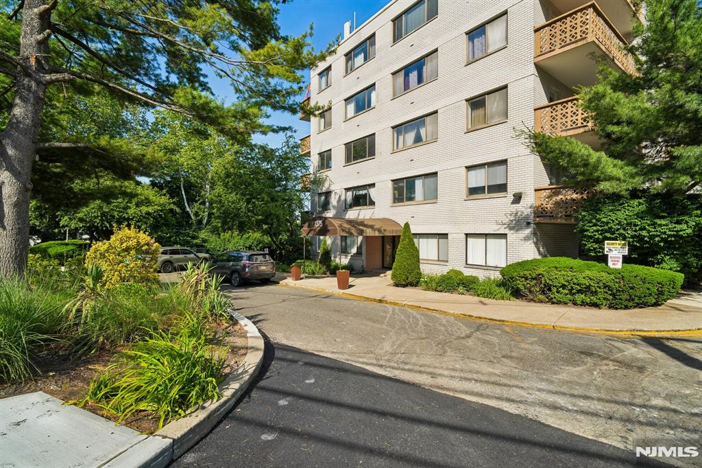 1375 River Road, Unit 1A Edgewater, NJ 07020 - Photo 1 of 20