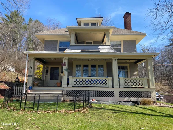 $364,900 | 24 Northampton Road, Amsterdam, NY 12010