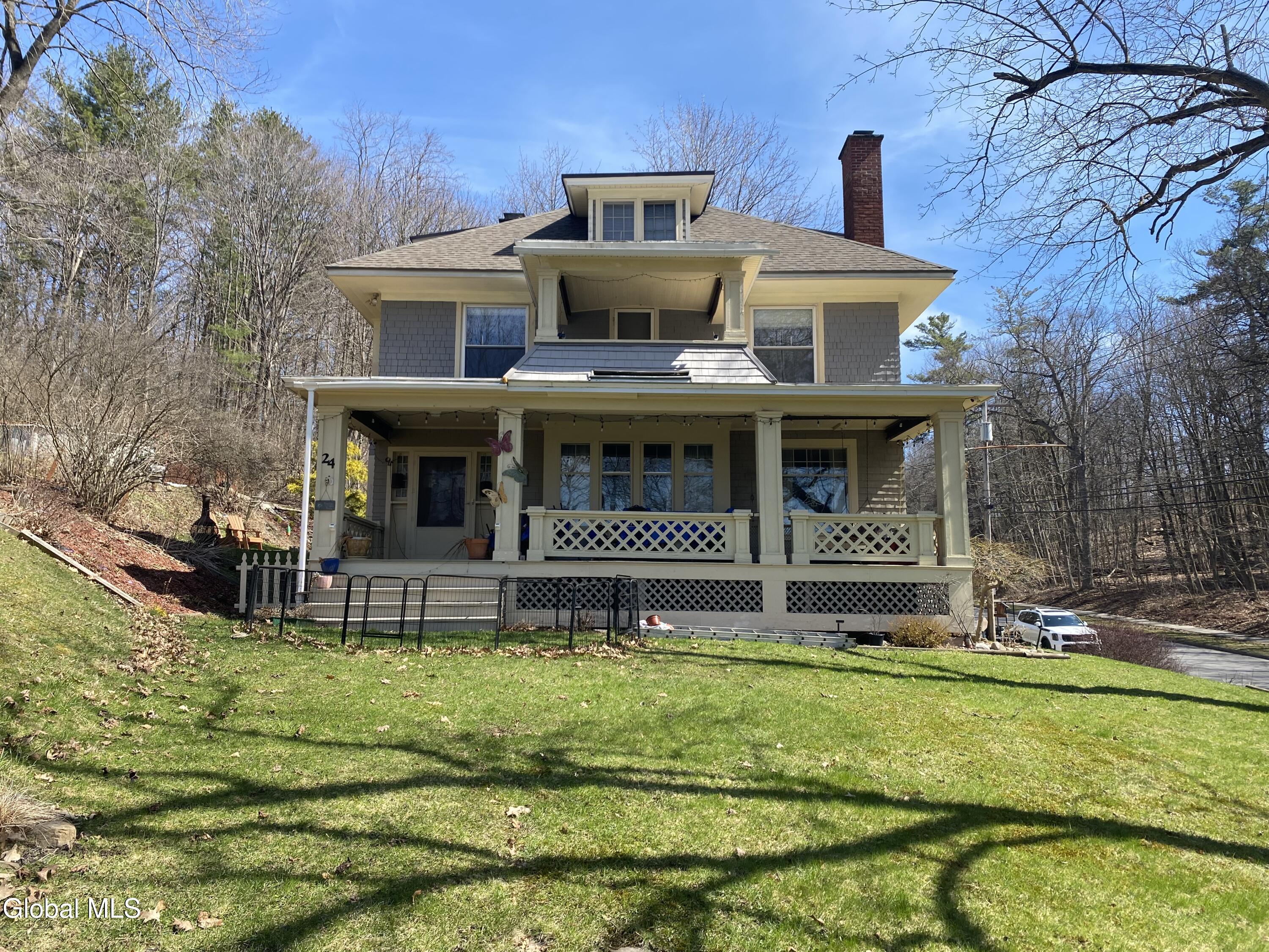 24 Northampton Road Amsterdam, NY 12010 - Photo 2 of 56 IMG_2886