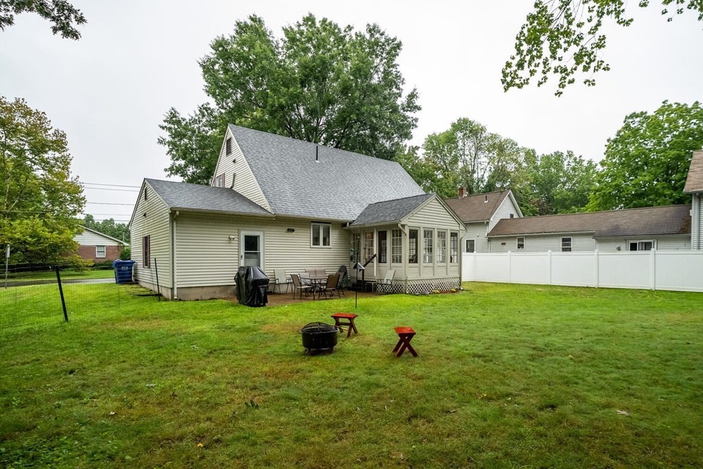 35 Thayer Street South Deerfield, MA 01373 - Photo 4 of 42