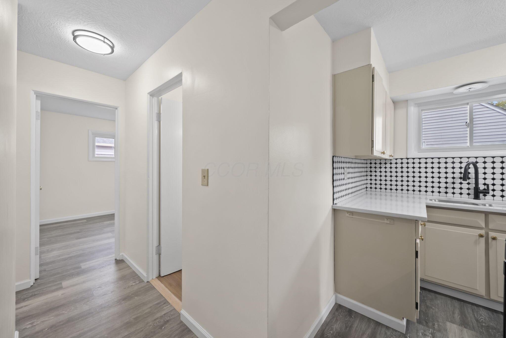 673 Roth Avenue Columbus, OH 43228 - Photo 10 of 26 Hallway