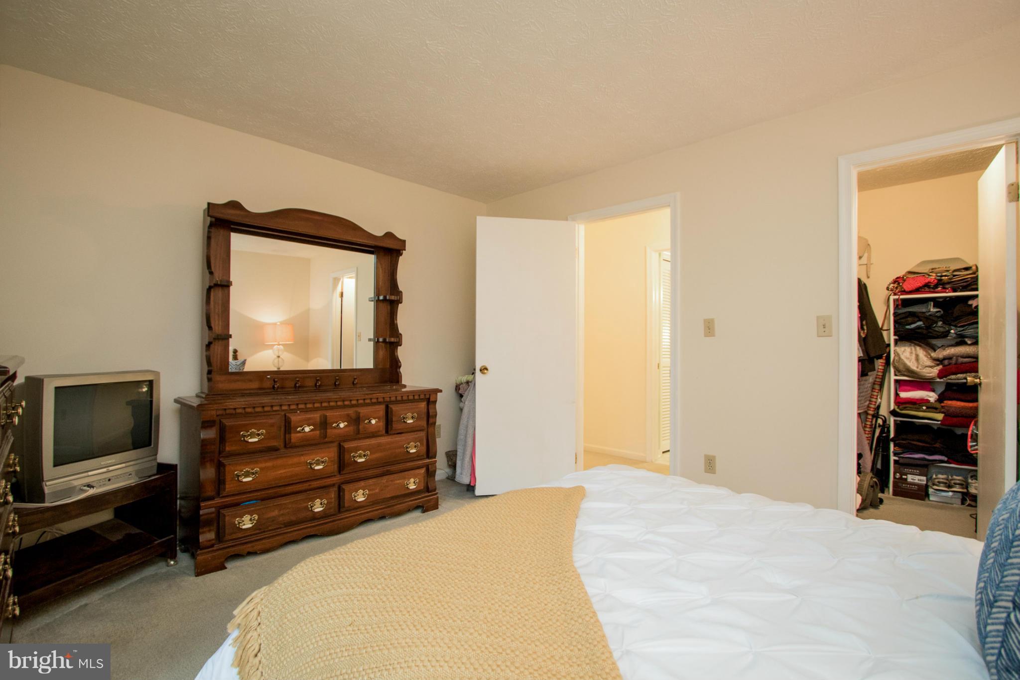 2231 Hunter's Run Drive, Unit 2231 Reston, VA 20191 - Photo 20 of 30 Master Suite