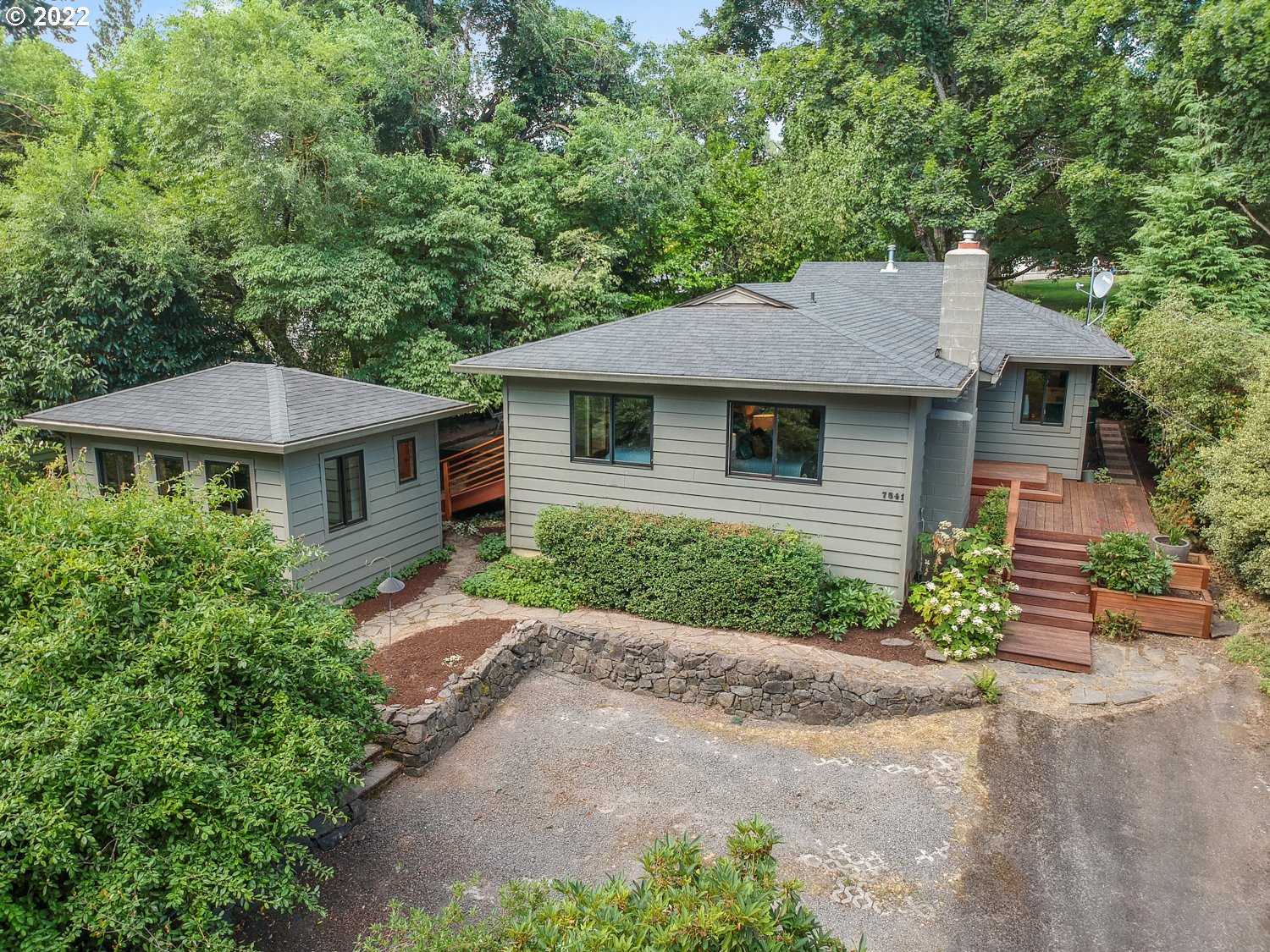 7541 Southwest Capitol Hill Road Portland, OR 97219 - Photo 1 of 27 Gallery Image 1