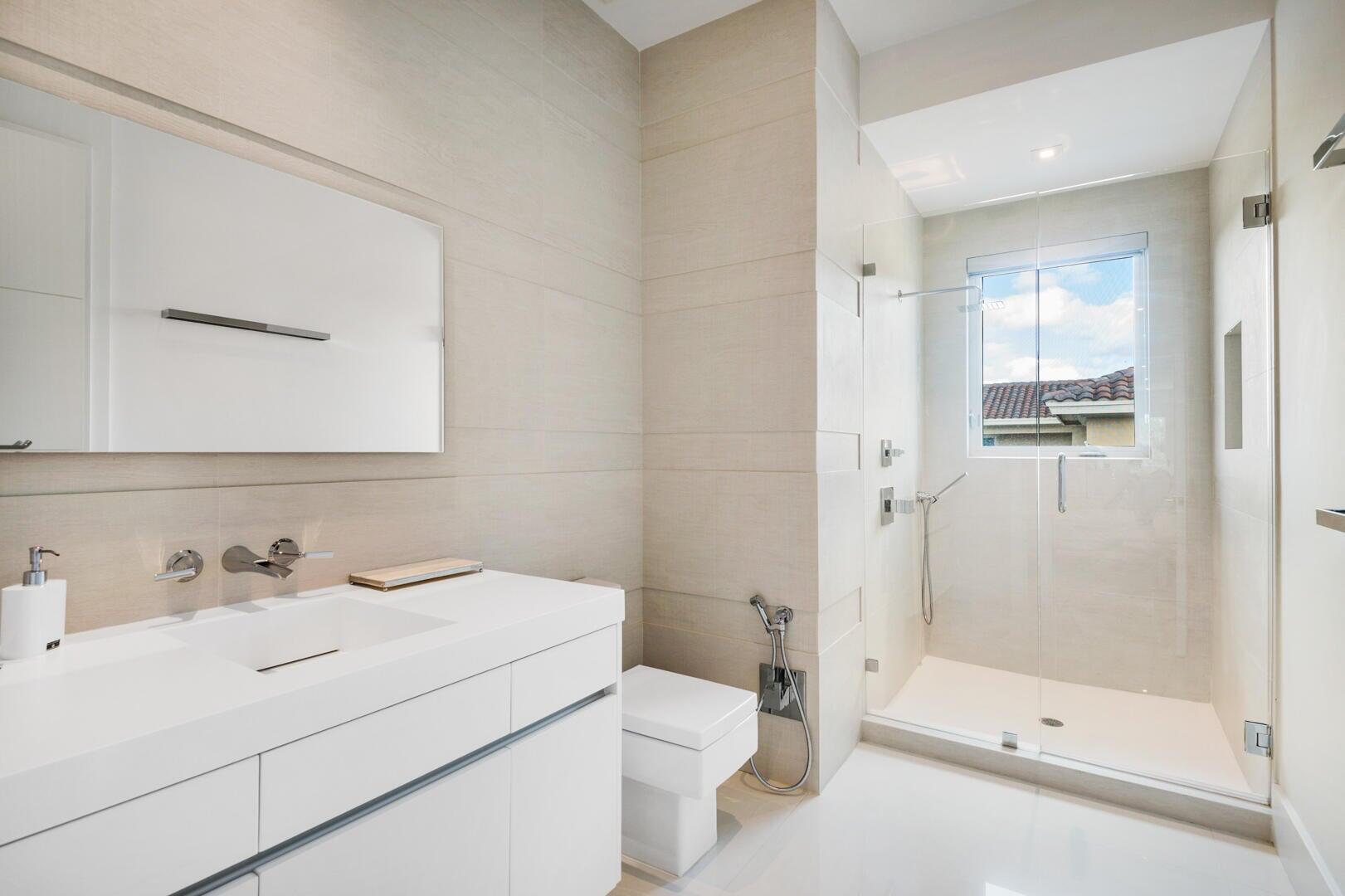 17106 Avenue Le Rivage Boca Raton, FL 33496 - Photo 50 of 76 Secondary Bathroom