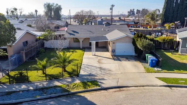 $285,000 | 11384 Manzanita Street, Armona, CA 93202