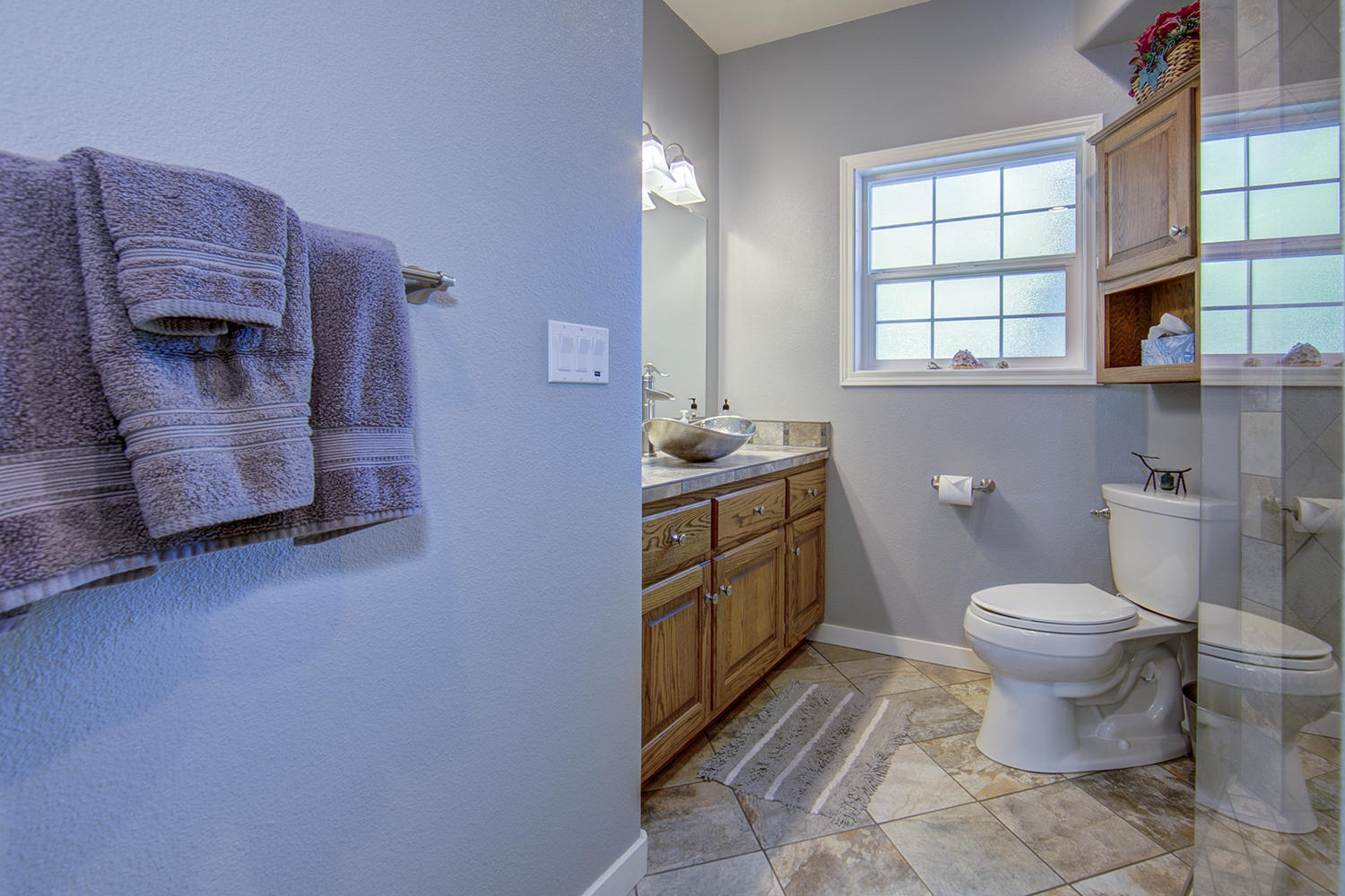 1316 East Fork Road Williams, OR 97544 - Photo 27 of 56 Guest Bathroom.2