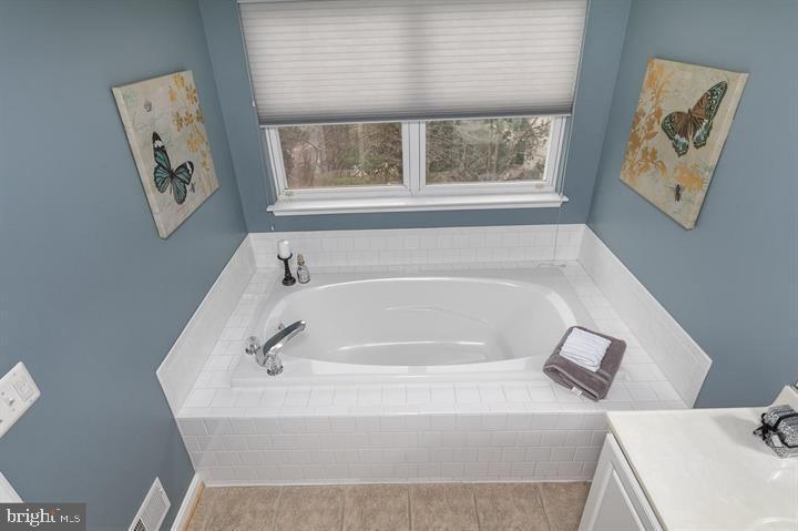 5914 Pimlico Road Baltimore, MD 21209 - Photo 23 of 37 Soaking tub