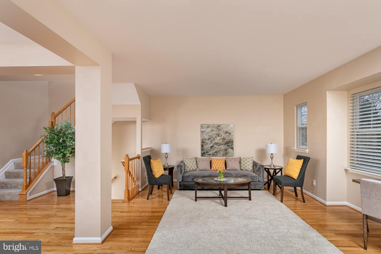 5914 Pimlico Road Baltimore, MD 21209 - Photo 4 of 37 Spacious living room