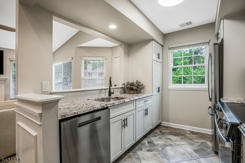 38 Fieldstone Road Bedminster, NJ 07921 - Photo 9 of 30