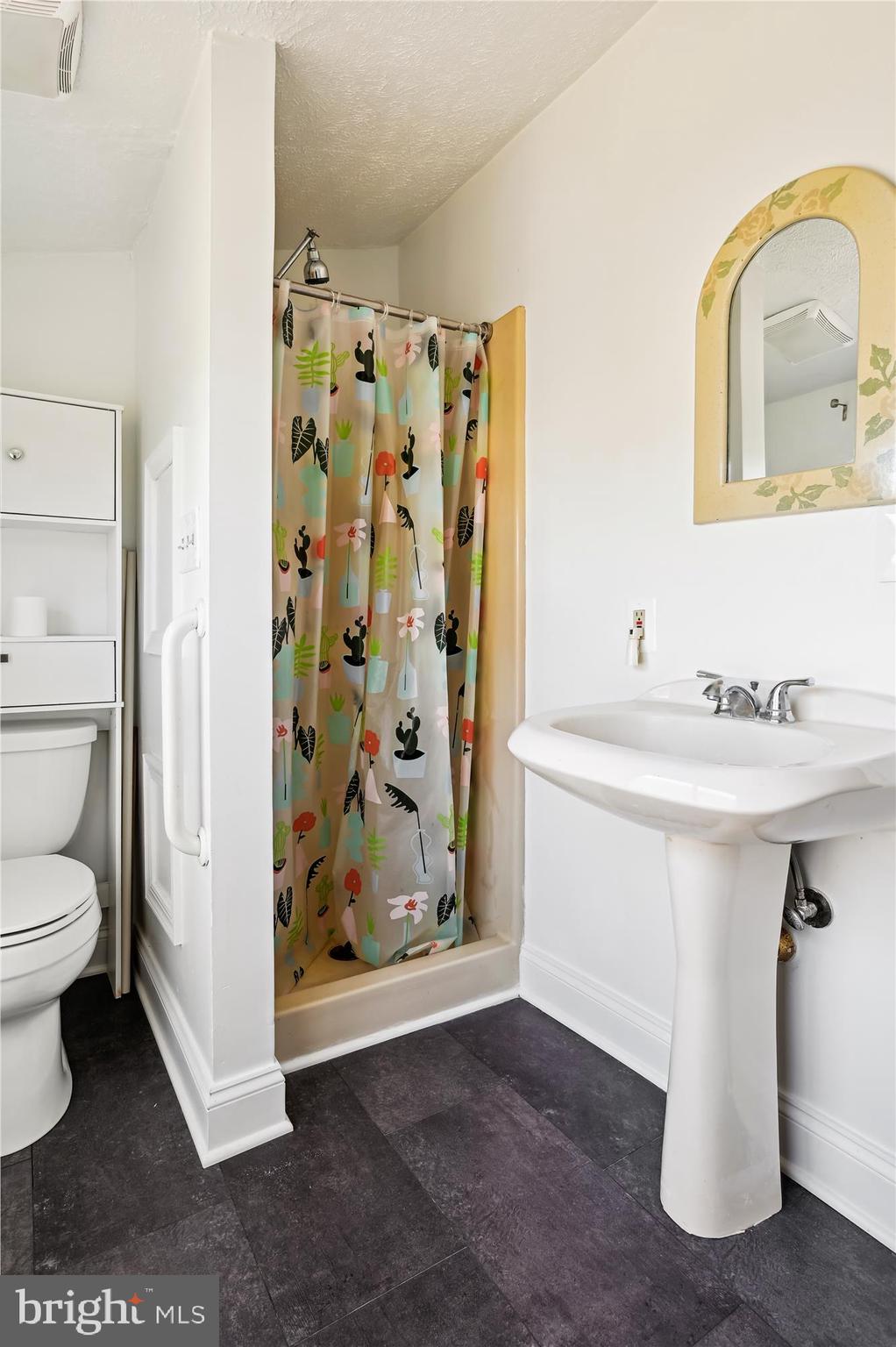 1506 Fullerton Road Edgewater, MD 21037 - Photo 15 of 32 Primary Suite Bath