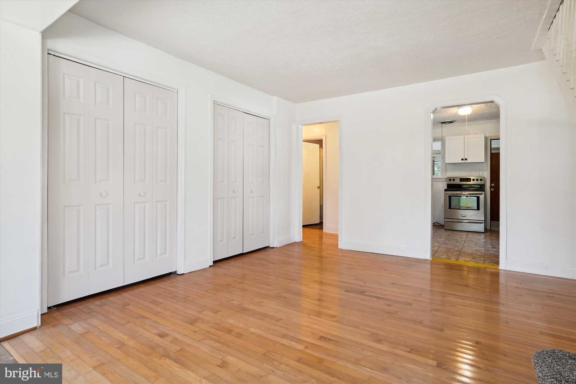 1506 Fullerton Road Edgewater, MD 21037 - Photo 5 of 32 Living Room