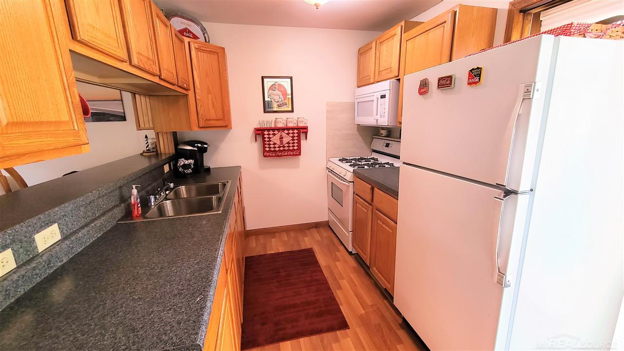 7476 Maplewood Road Lexington, MI 48450 - Photo 10 of 27 50046045-9.JPG