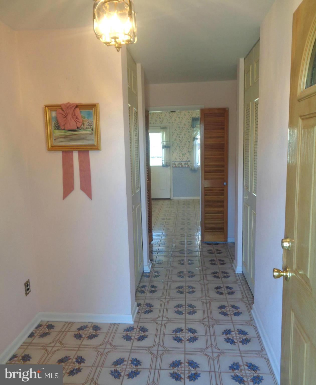 4400 Lobelia Road Baltimore, MD 21236 - Photo 2 of 30 Foyer