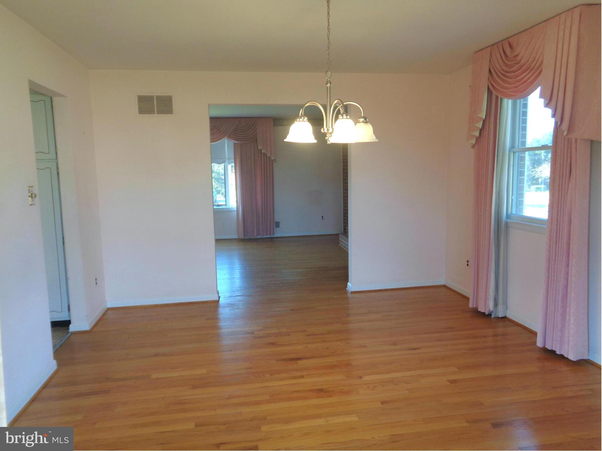 4400 Lobelia Road Baltimore, MD 21236 - Photo 9 of 30 Dining Room