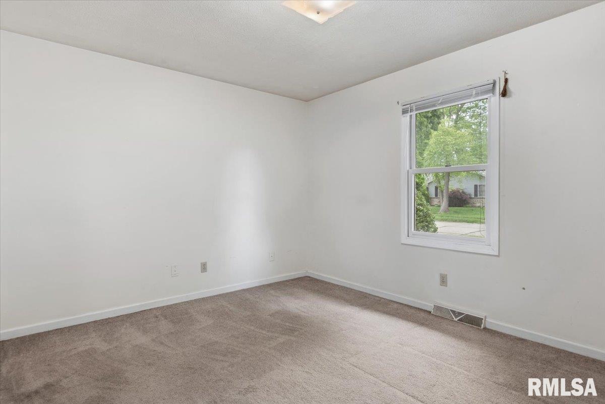 3329 Rawlings Drive Springfield, IL 62704 - Photo 13 of 24