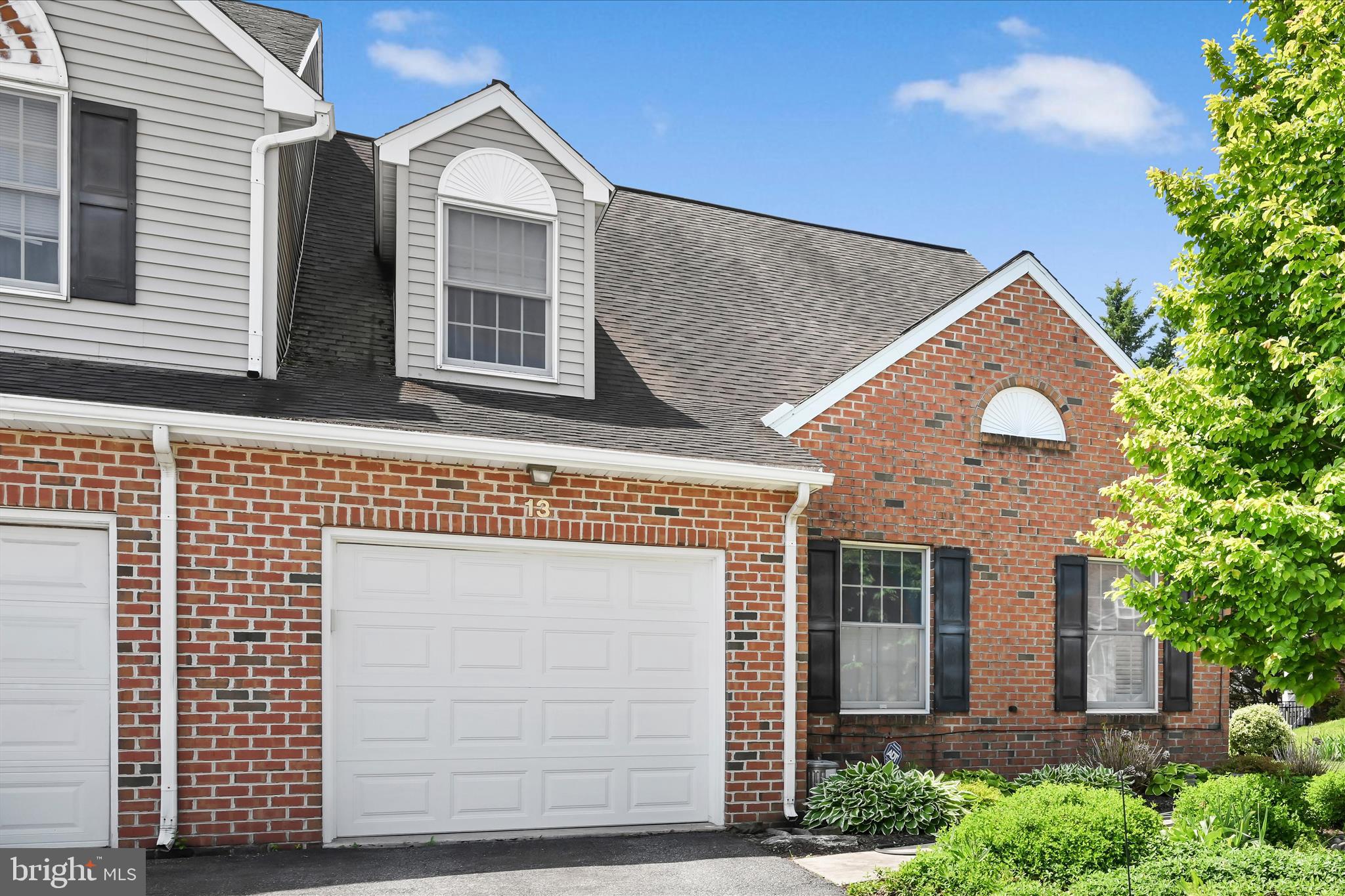 13 Spring Hill Lane Mountville, PA 17554 - Photo 4 of 37 Front - 1 Cara Garage