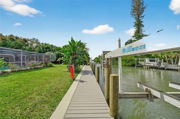 $1,350,000 | 547 East Causeway Boulevard, Vero Beach, FL 32963