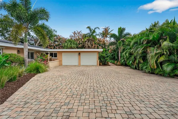 $1,350,000 | 547 East Causeway Boulevard, Vero Beach, FL 32963