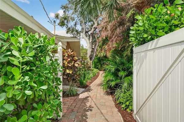 $1,350,000 | 547 East Causeway Boulevard, Vero Beach, FL 32963