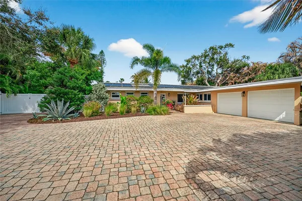 $1,350,000 | 547 East Causeway Boulevard, Vero Beach, FL 32963
