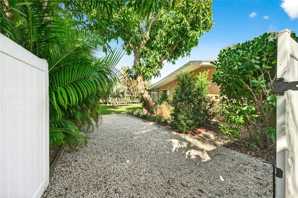 $1,350,000 | 547 East Causeway Boulevard, Vero Beach, FL 32963