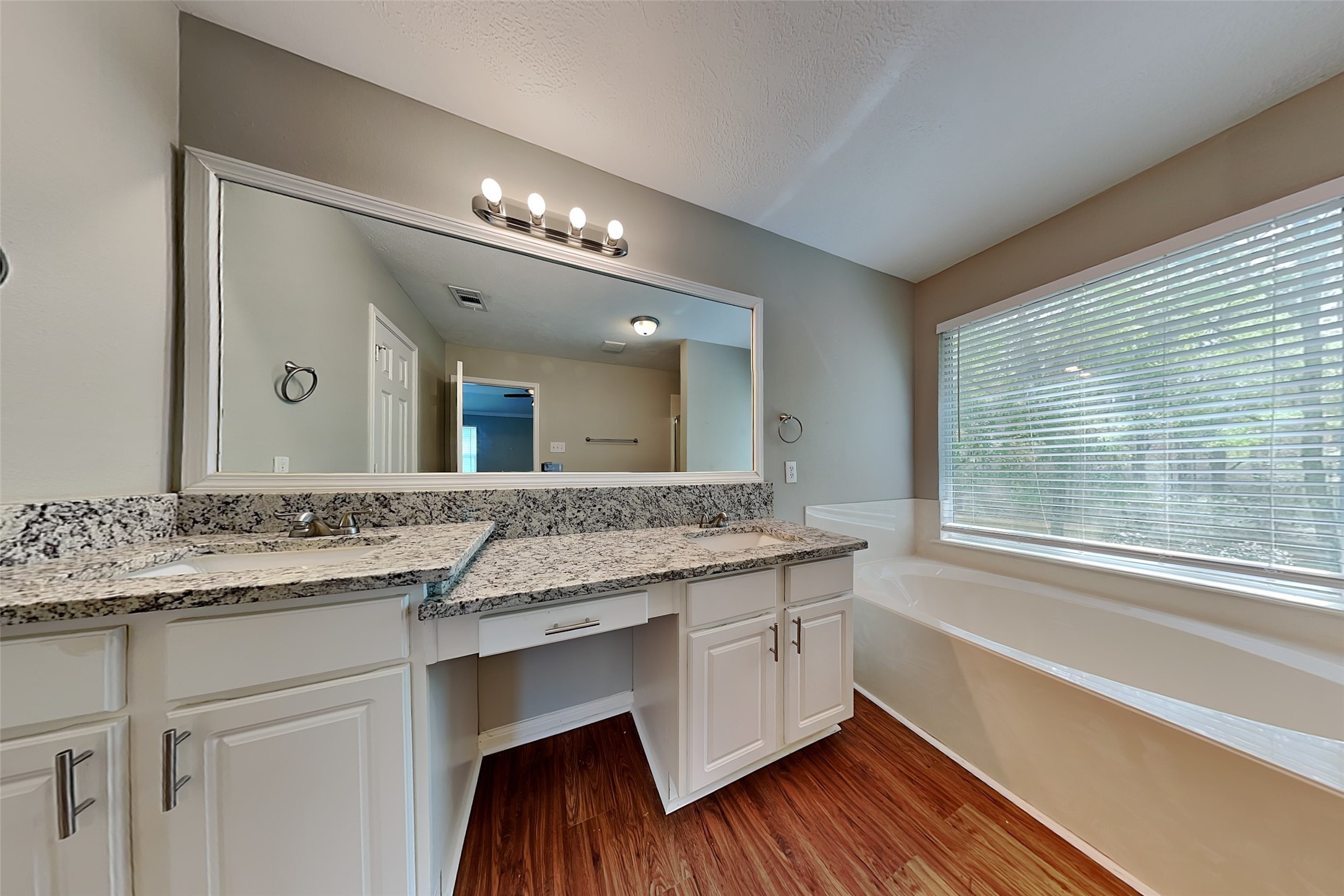 10 Prairie Oak Drive Conroe, TX 77385 - Photo 11 of 22