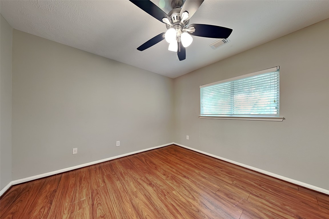 10 Prairie Oak Drive Conroe, TX 77385 - Photo 14 of 22