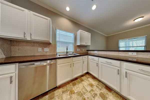 $2,345 | 10 Prairie Oak Drive, Conroe, TX 77385