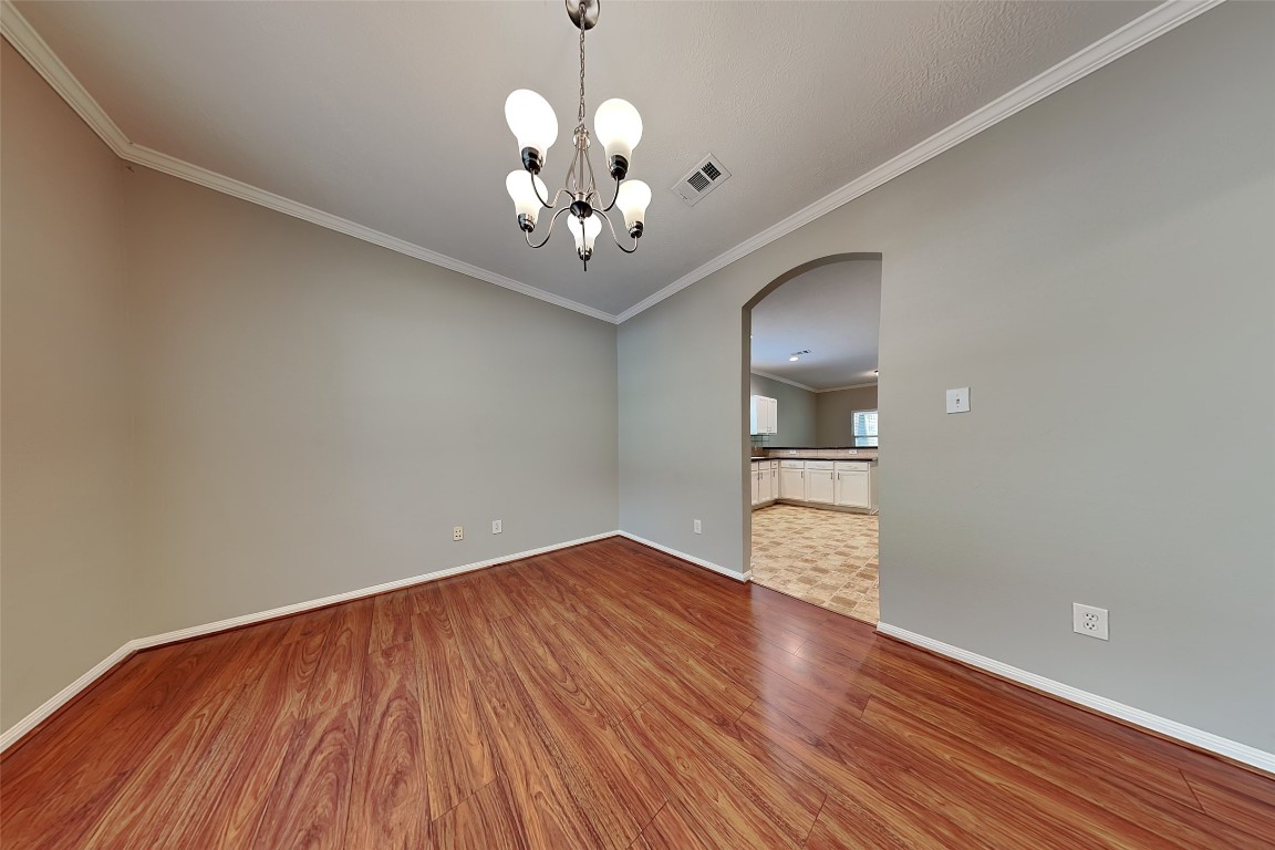 10 Prairie Oak Drive Conroe, TX 77385 - Photo 7 of 22