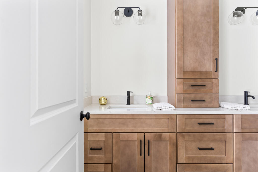 50 Hogan Circle, Unit 2 Westbrook, ME 04092 - Photo 29 of 49 Primary Bath