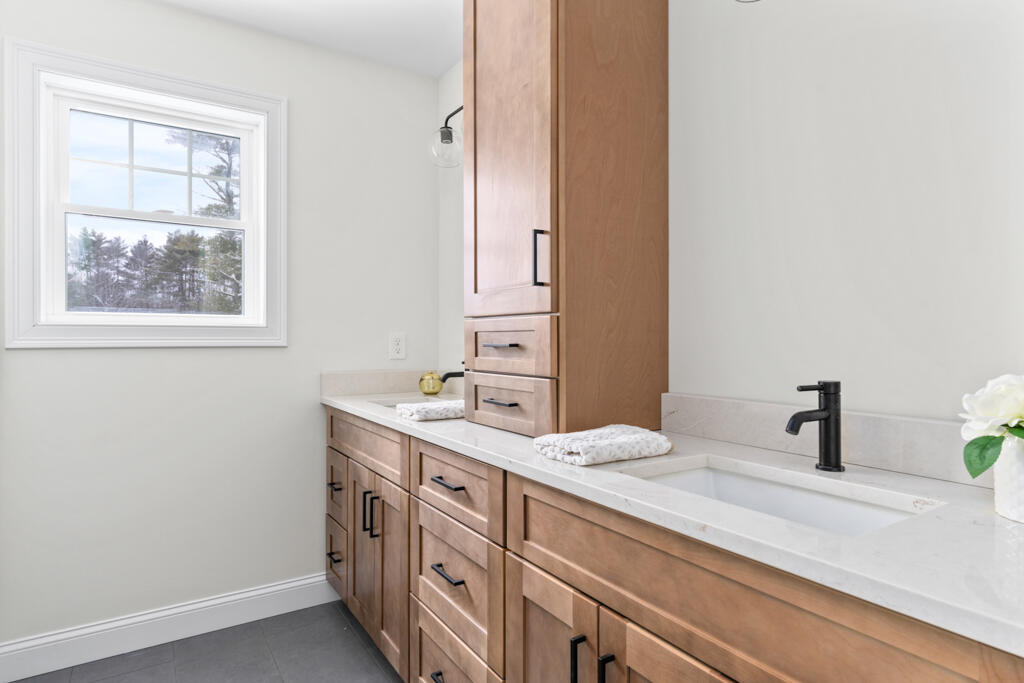 50 Hogan Circle, Unit 2 Westbrook, ME 04092 - Photo 30 of 49 Primary Bath