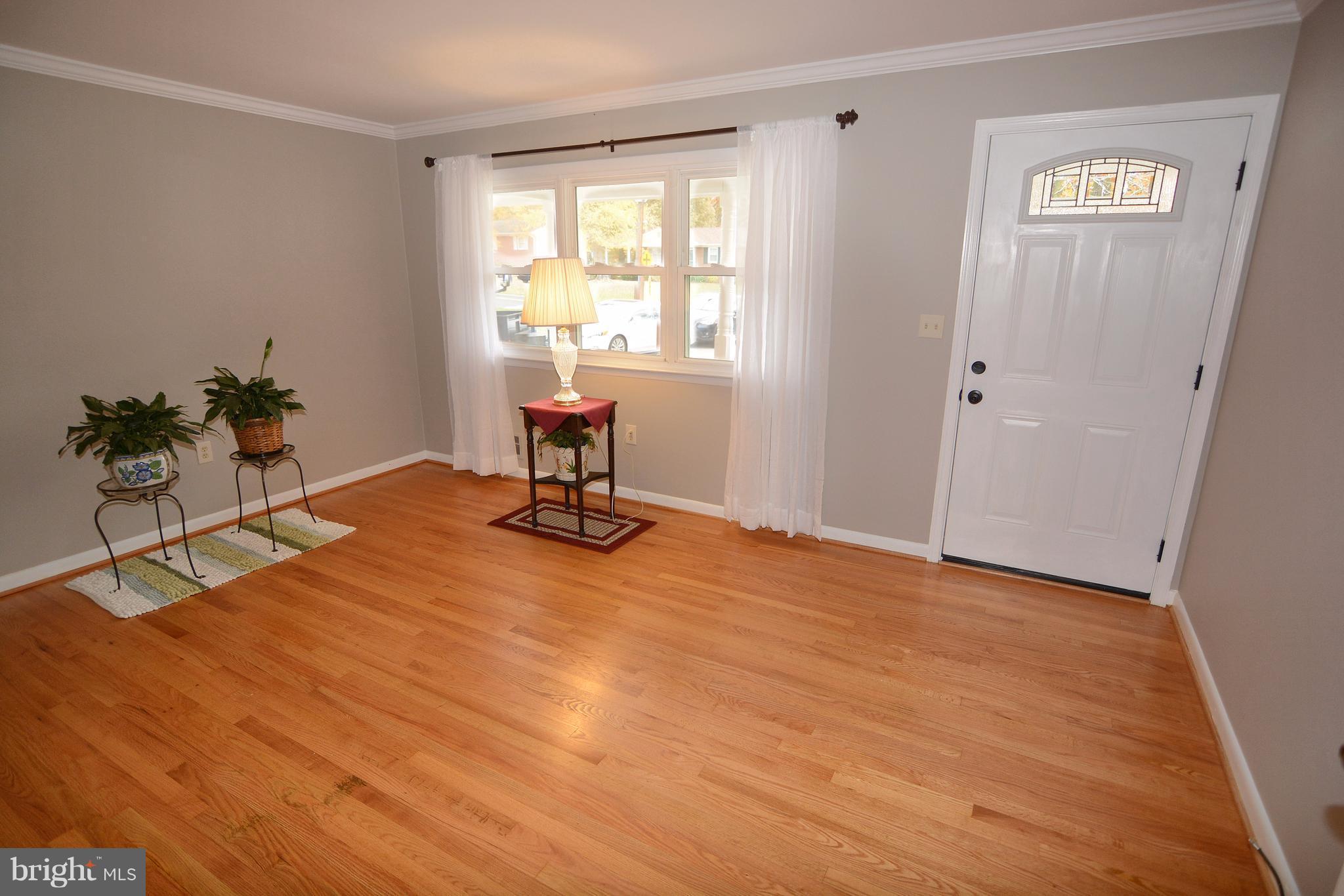 212 Magothy Beach Road Pasadena, MD 21122 - Photo 13 of 30 Living Room