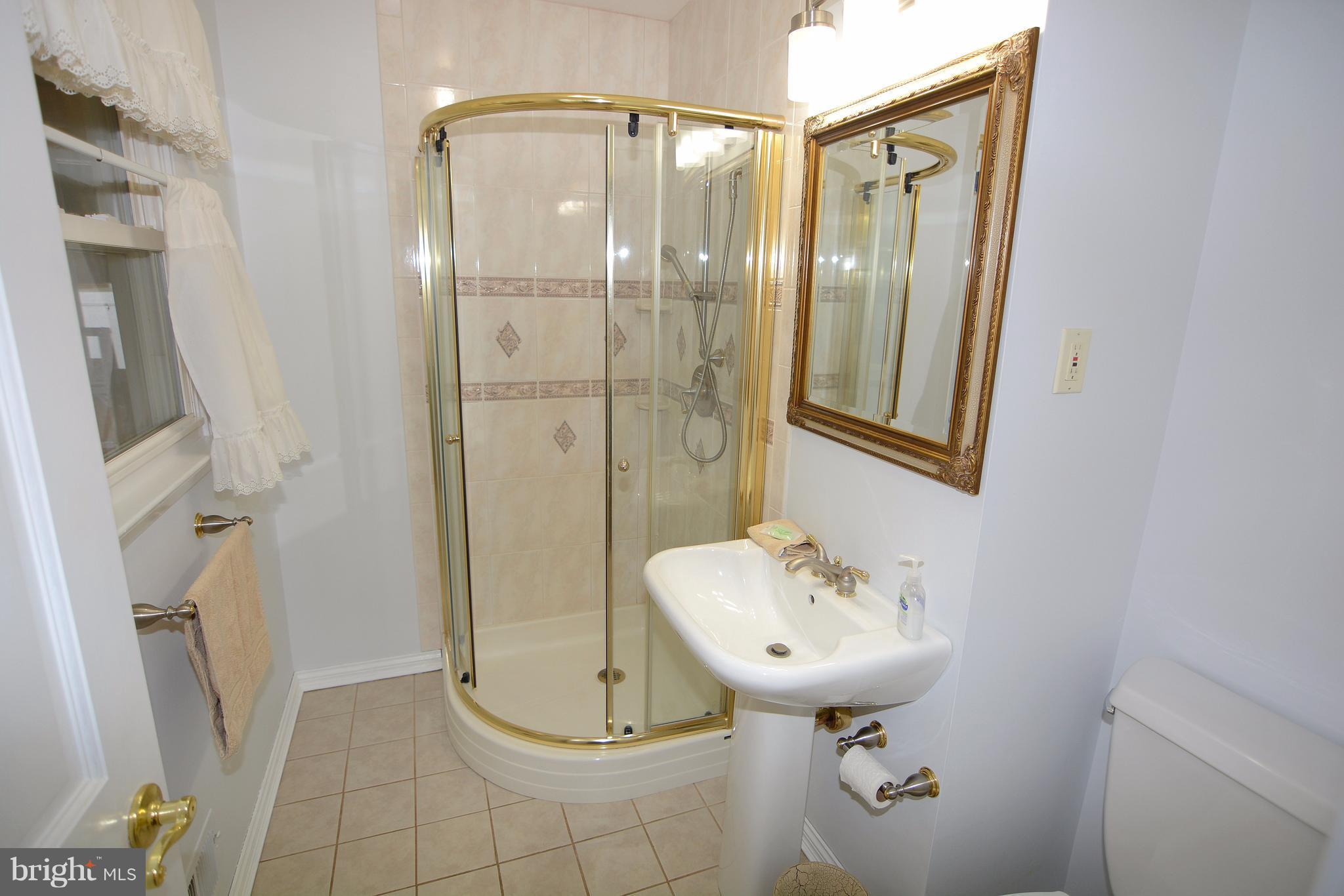 212 Magothy Beach Road Pasadena, MD 21122 - Photo 16 of 30 Bath (Master)