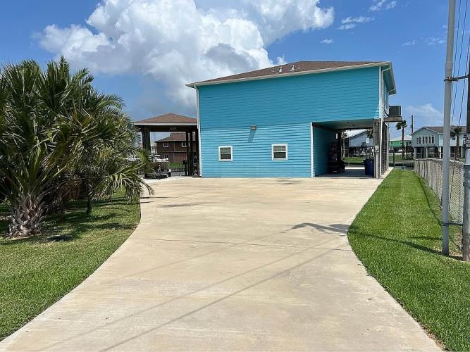 161 Four Master Road Freeport, TX 77541 - Photo 2 of 27