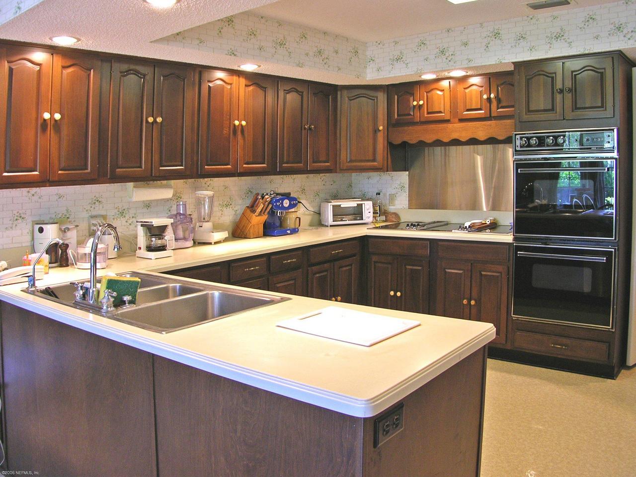 554 Lake Road Ponte Vedra Beach, FL 32082 - Photo 4 of 10 Kitchen