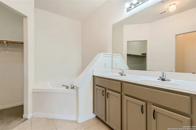 $1,895 | 11807 Luckey Ledge, San Antonio, TX 78252