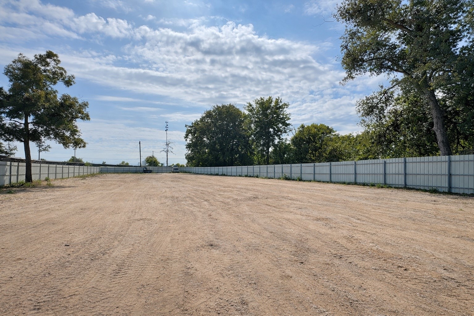 7617 Ley Road Houston, TX 77028 - Photo 5 of 8 a backyard of a house