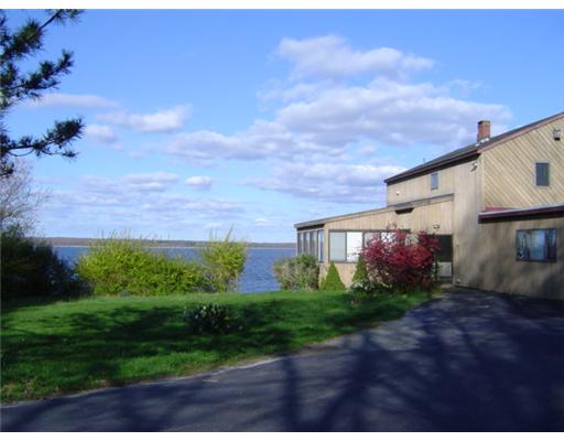 1062 East Shore Road Jamestown, RI 02835 - Photo 2 of 8 Exterior Front.