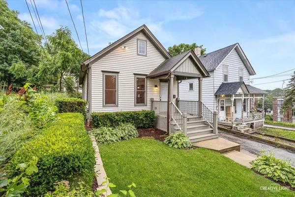 $219,900 | 255 Bartlett Place, Elgin, IL 60120