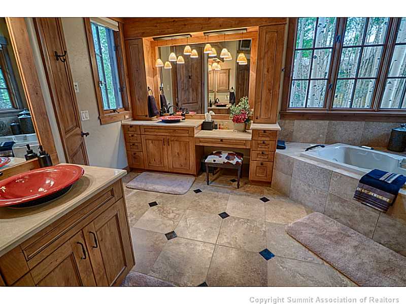 2550 Hunter's Knob Road Silverthorne, CO 80498 - Photo 17 of 25 Master Bath/Spa.