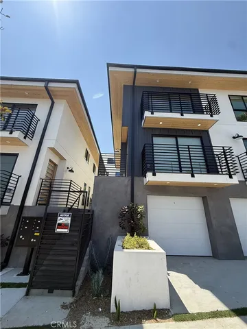 $2,795 | 4454 Clinton Street, Unit 1/2, Los Angeles, CA 90004