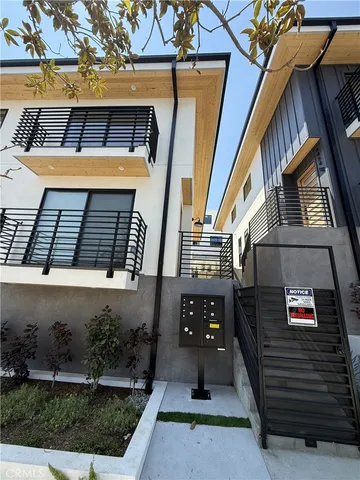$2,795 | 4454 Clinton Street, Unit 1/2, Los Angeles, CA 90004